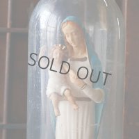 ドームに包まれた聖母子像