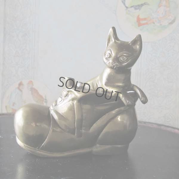 画像1: ブーツの中のネコの真鍮オブジェ