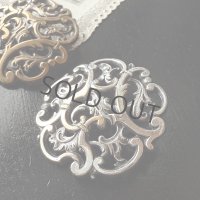 アール・ヌーヴォーの透かし細工ボタンA