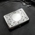 彫り紋様のシガレットケースa
