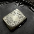 彫り紋様のシガレットケースb