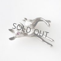 ガラスの瞳の小鹿のシルバーチャーム