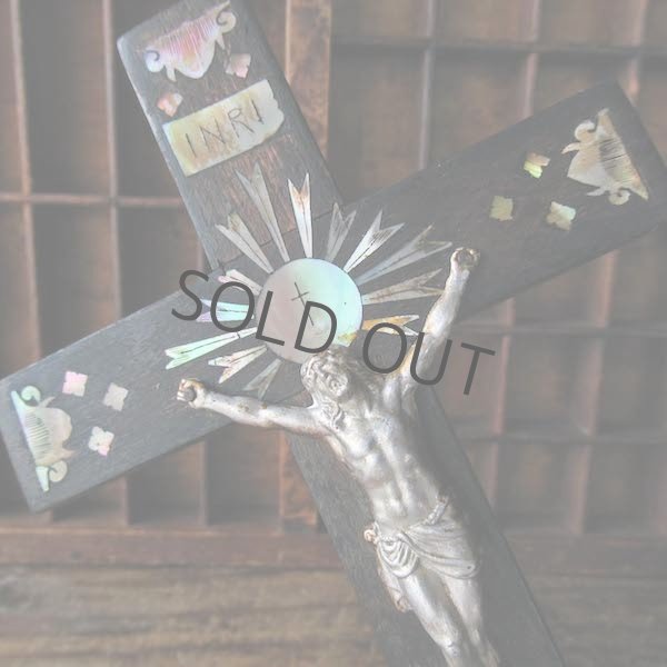 画像1: マザーオブパールが埋め込まれた十字架