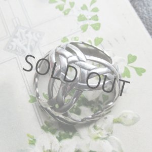 画像: トリニティノットのシルバー製スカーフリング（円形）