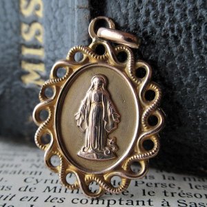 画像: 聖母マリアのゴールドプレートメダイ