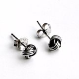 画像: ノット(結び目)のシルバーピアス