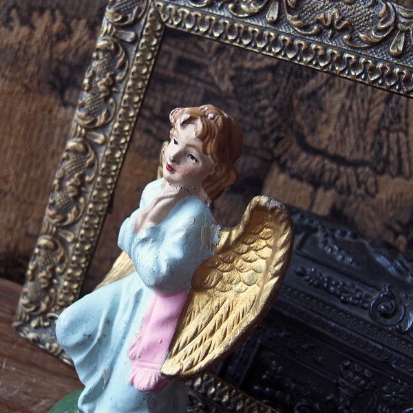 画像: アンティークの天使ガブリエル像