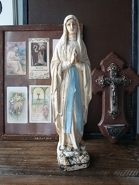アンティークの聖母マリア像 - Eggplant