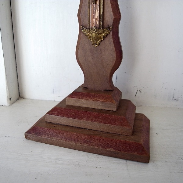 画像: 木製の卓上十字架