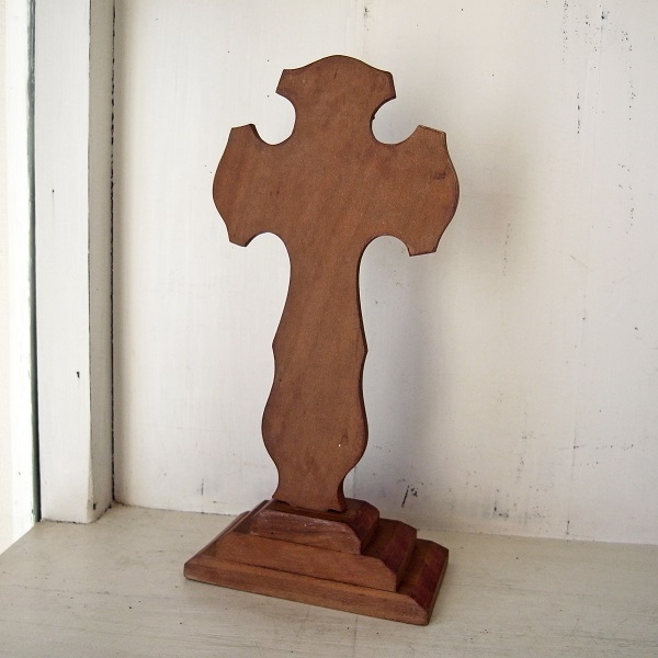 画像: 木製の卓上十字架