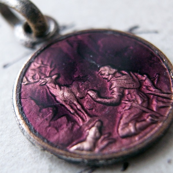 画像: 聖ユベールの紫のエナメルメダイ