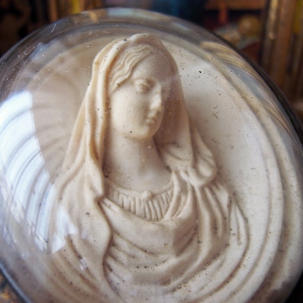 画像: 聖母マリアのアンティークガラスドームフレーム