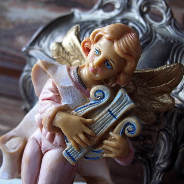 画像: ハープを奏でる天使のオブジェ