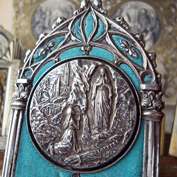 画像: ルルドの聖母マリアのオラトリー（盾）