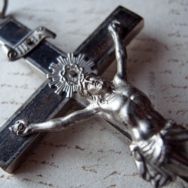 画像: ドクロ付きの聖職者のクロス（十字架）