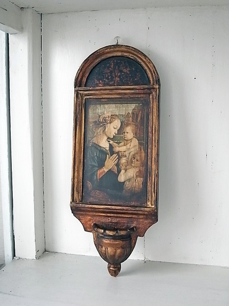 画像: 聖母子と二天使の木製聖水盤