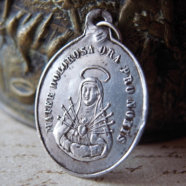 画像: 聖顔布と聖母の七つの悲しみのシルバーメダイ
