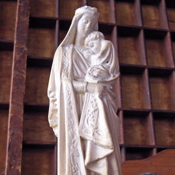 画像: 聖母マリアと幼子イエス像