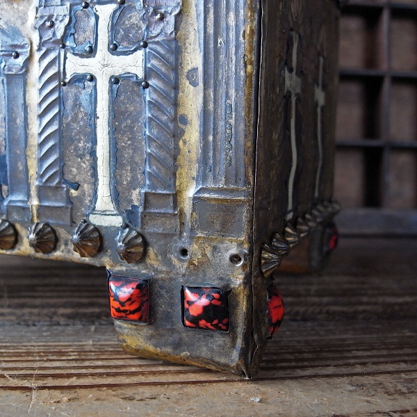 画像: 教会の鍵付きチェストボックス