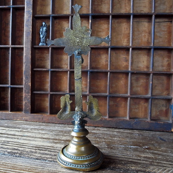 画像: 天使とドクロの卓上十字架（19世紀）