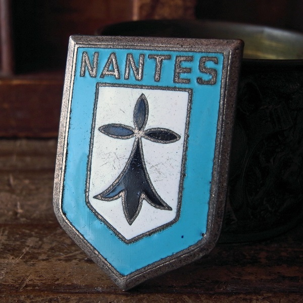 画像: NANTESの紋章のブローチ（PENIN作）