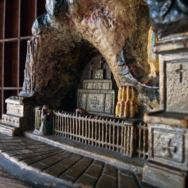 画像: ルルドの洞窟のオブジェ
