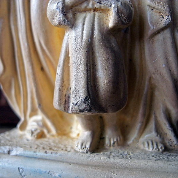 画像: 聖家族の石膏像