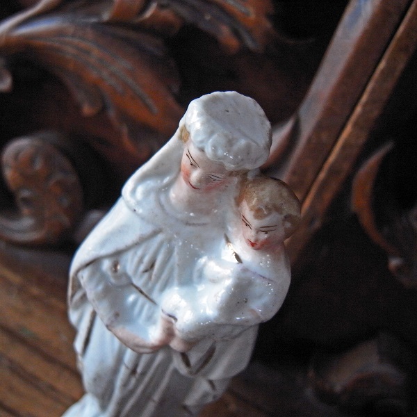 画像: 白磁の聖母子像（19世紀）