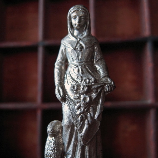 画像: 聖ジェルメーヌと羊の聖像
