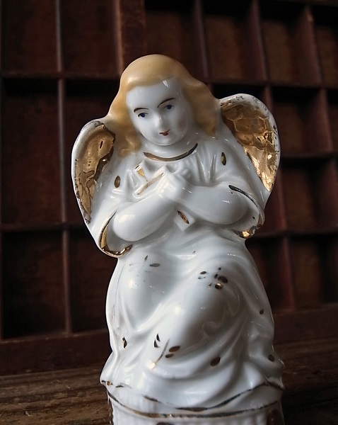 画像: 白磁の天使像