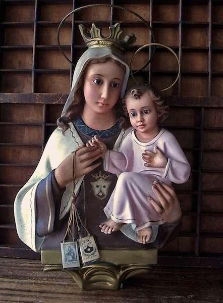 画像: グラスアイの聖母子像