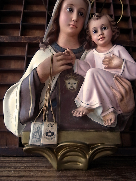 画像: グラスアイの聖母子像