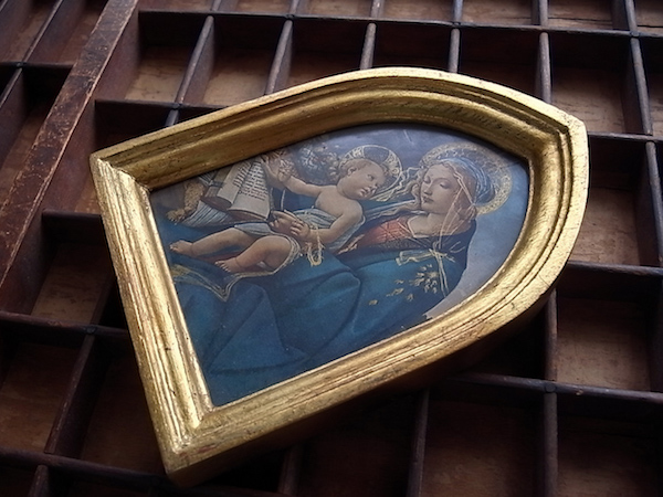 画像: 書物の聖母の木製額（ボッティチェリ）
