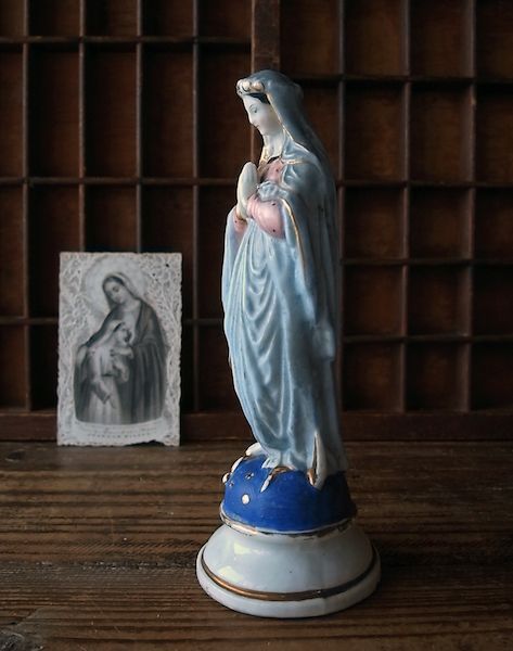 画像: 下弦の月に立つ聖母マリア像