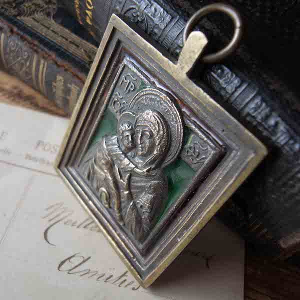 画像: 聖母子の真鍮製メダイ