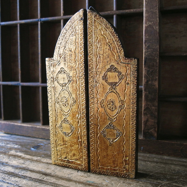 画像: 書物の聖母の扉付き祭壇