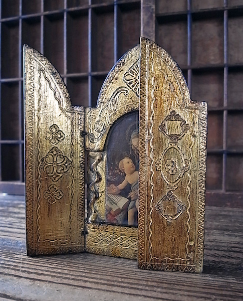 画像: 書物の聖母の扉付き祭壇