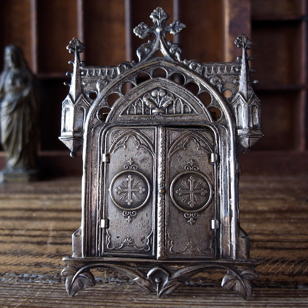 画像: 扉付きの小さな祭壇（ルルドの聖母）
