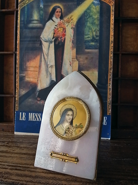 画像: 聖女テレーズの盾と冊子セット