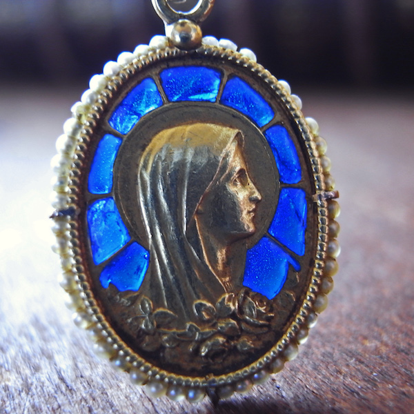 画像: 聖母マリアの金鍍金×ガラスのメダイ