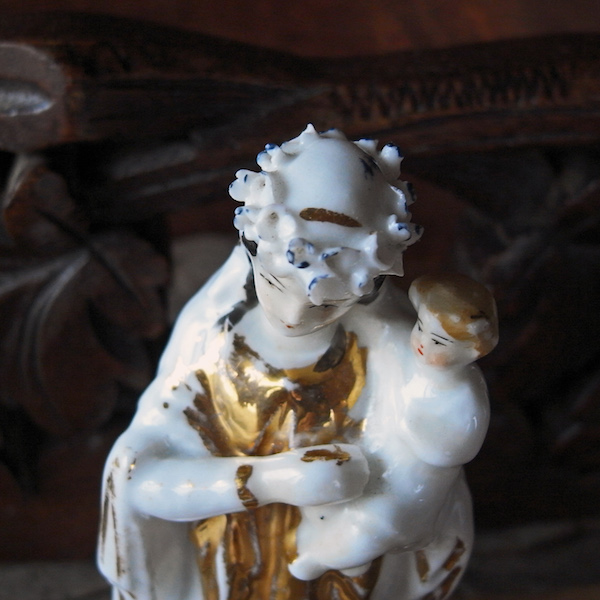 画像: 白磁の聖母子像