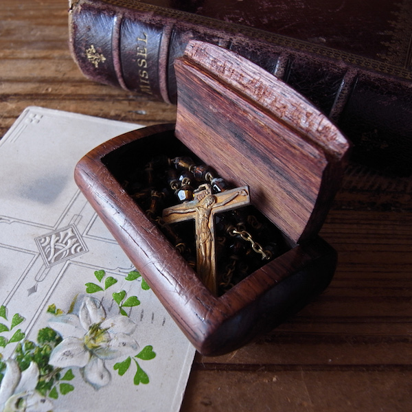 画像: ルルドの聖母の木製ミニケース