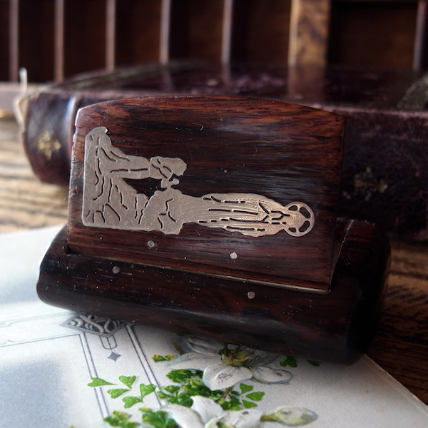 画像: ルルドの聖母の木製ミニケース