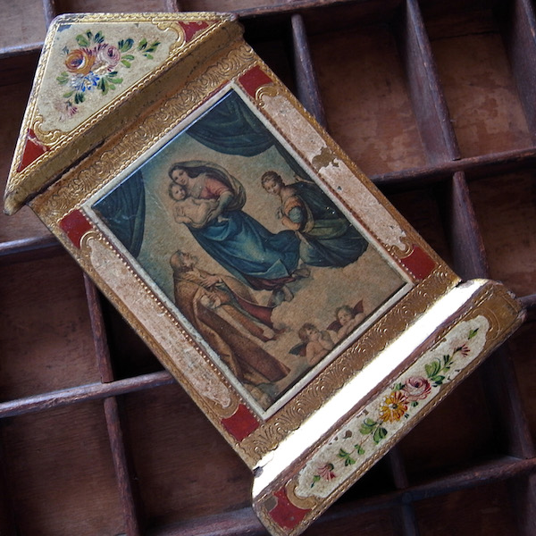 画像: サン・シストの聖母の木製飾り