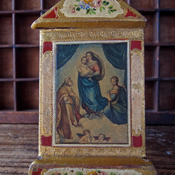 画像: サン・シストの聖母の木製飾り