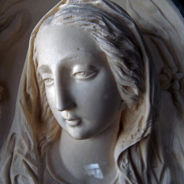 画像: 聖母マリアの大きなガラスドームフレーム