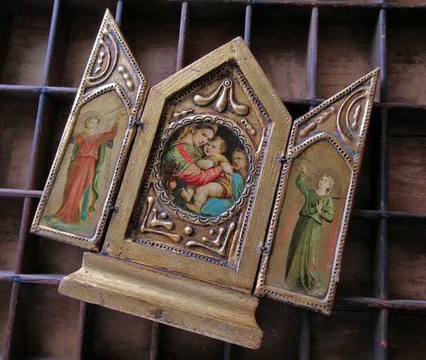 画像: 小椅子の聖母の扉付き祭壇