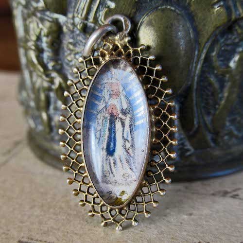 画像: 聖母マリアのガラスとヴェルメイユのメダイ