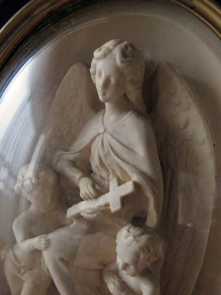 画像: 天使ガブリエルと幼子イエス、ヨハネのガラスドームフレーム