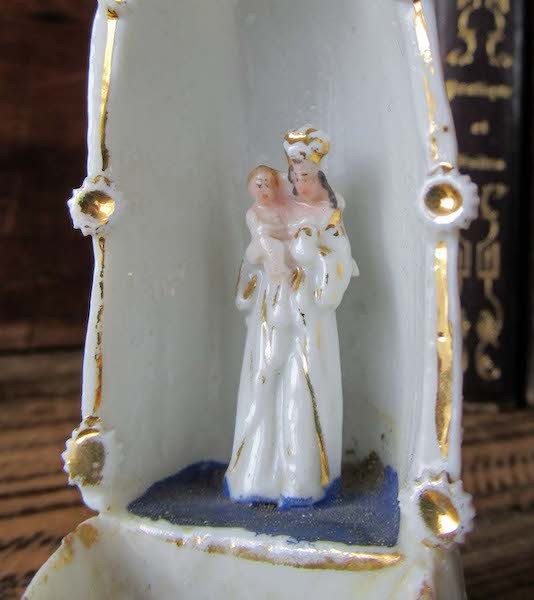 画像: 白磁の聖廟の聖母子像